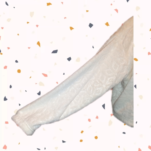 🔴 SALE NWT White Furry Cropped Embossed Pattern Hoodie - Picture 7 of 11